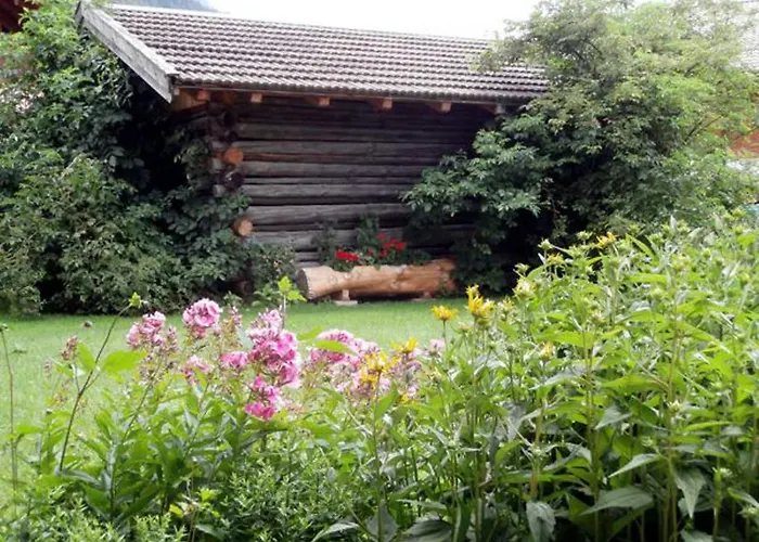 Haus Alois アパート *